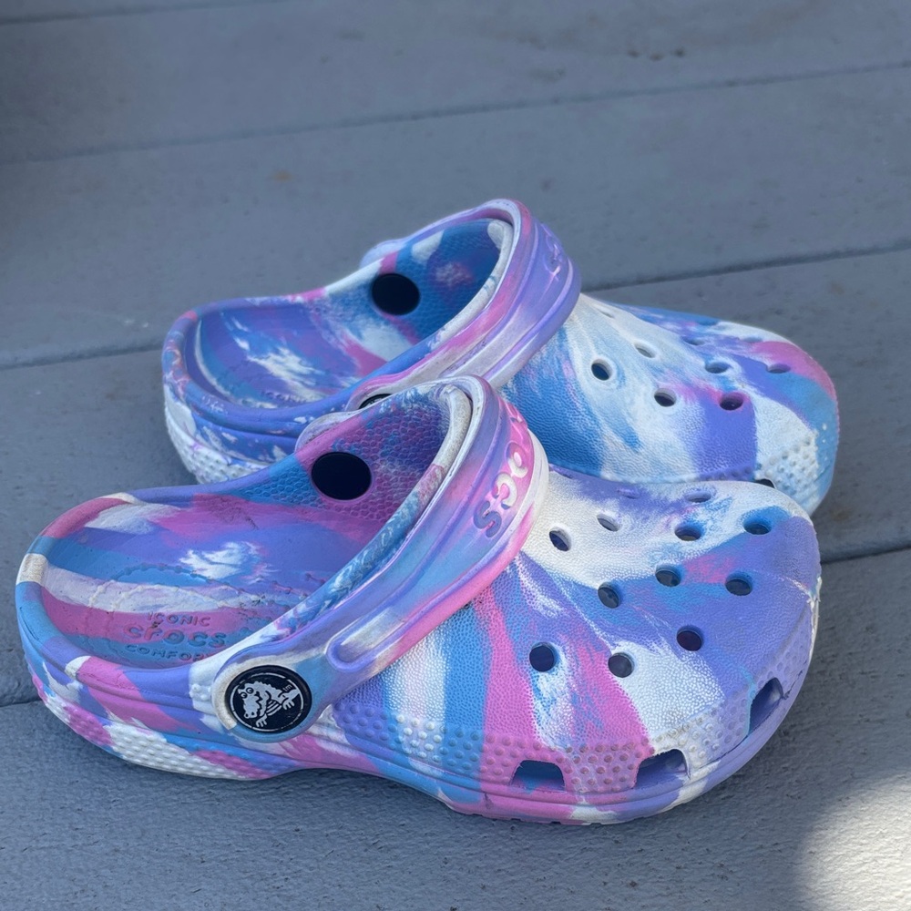 🌻CROCS Kids Tie-Dye Clogs in Pink, Purple & Blue
